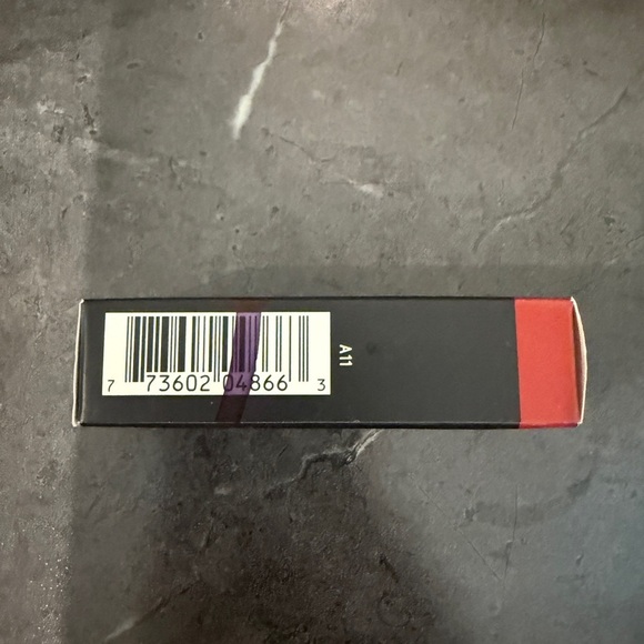 MAC Cosmetics Matte Lipstick - Bold Red - Picture 2 of 5